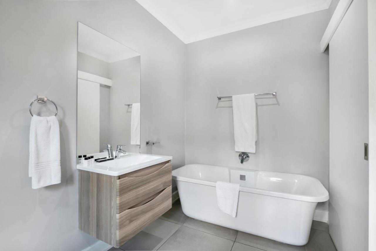 30 On Whites Guesthouse Блоемфонтейн Екстериор снимка
