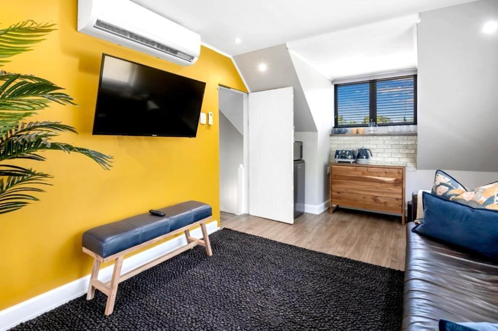 30 On Whites Guesthouse Блоемфонтейн Екстериор снимка