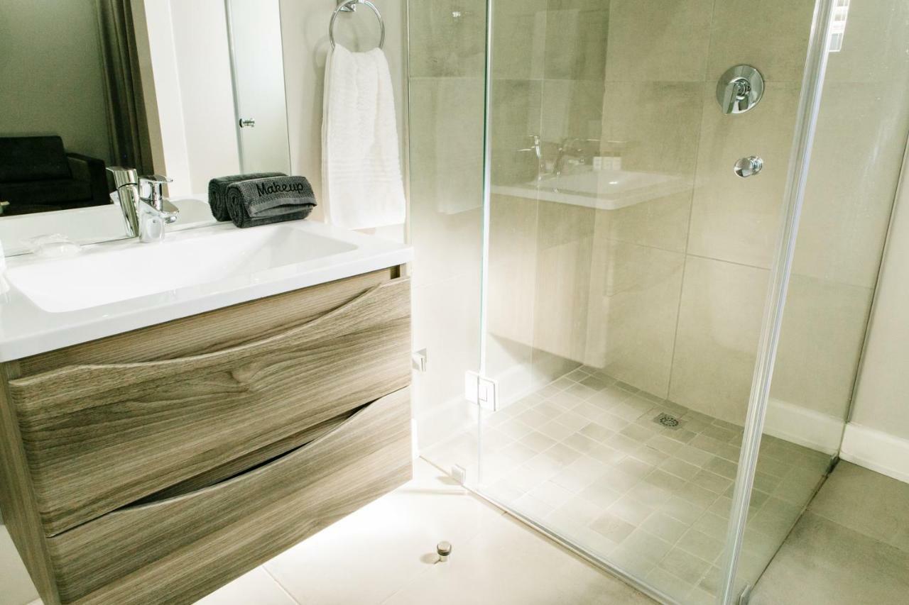 30 On Whites Guesthouse Блоемфонтейн Екстериор снимка