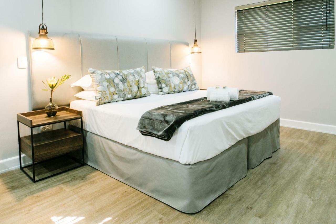 30 On Whites Guesthouse Блоемфонтейн Екстериор снимка