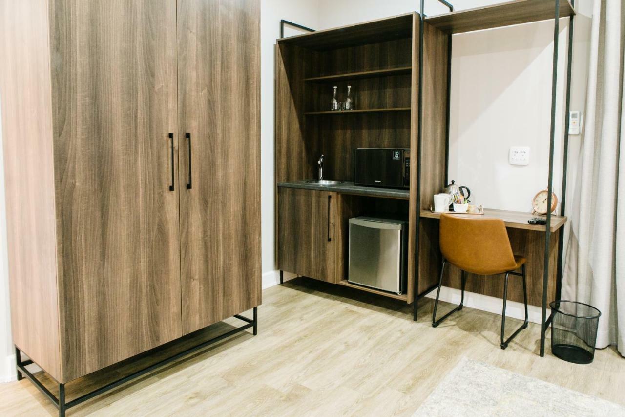 30 On Whites Guesthouse Блоемфонтейн Екстериор снимка