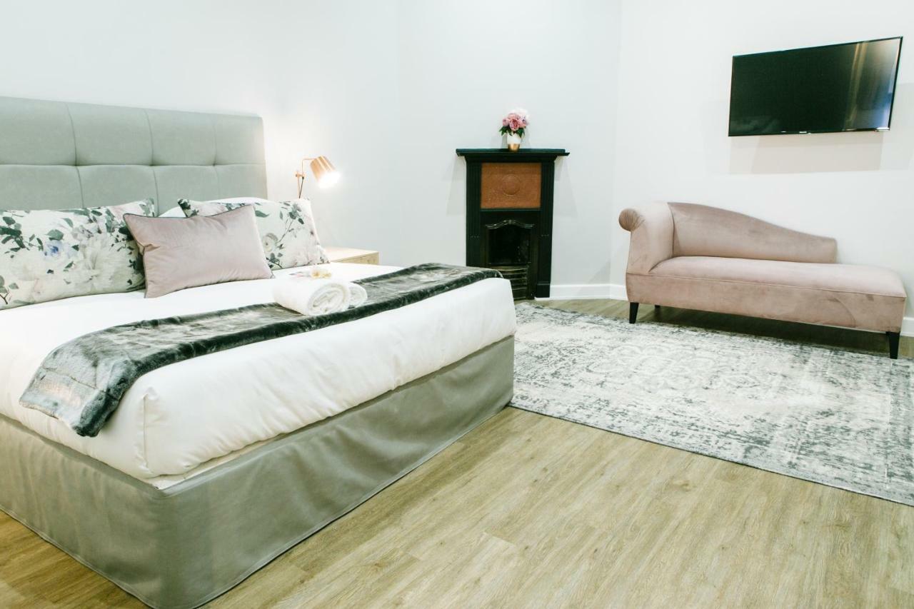 30 On Whites Guesthouse Блоемфонтейн Екстериор снимка