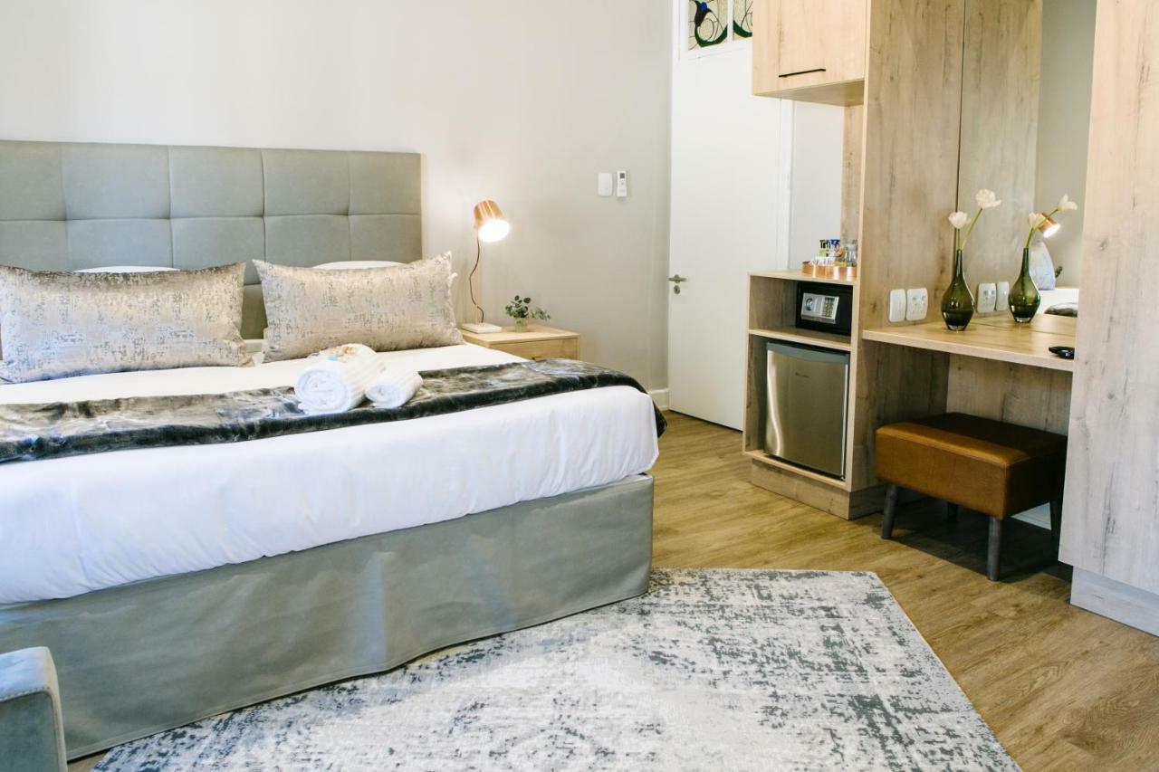 30 On Whites Guesthouse Блоемфонтейн Екстериор снимка