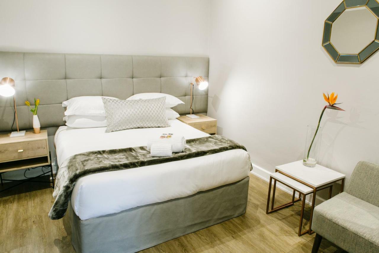 30 On Whites Guesthouse Блоемфонтейн Екстериор снимка