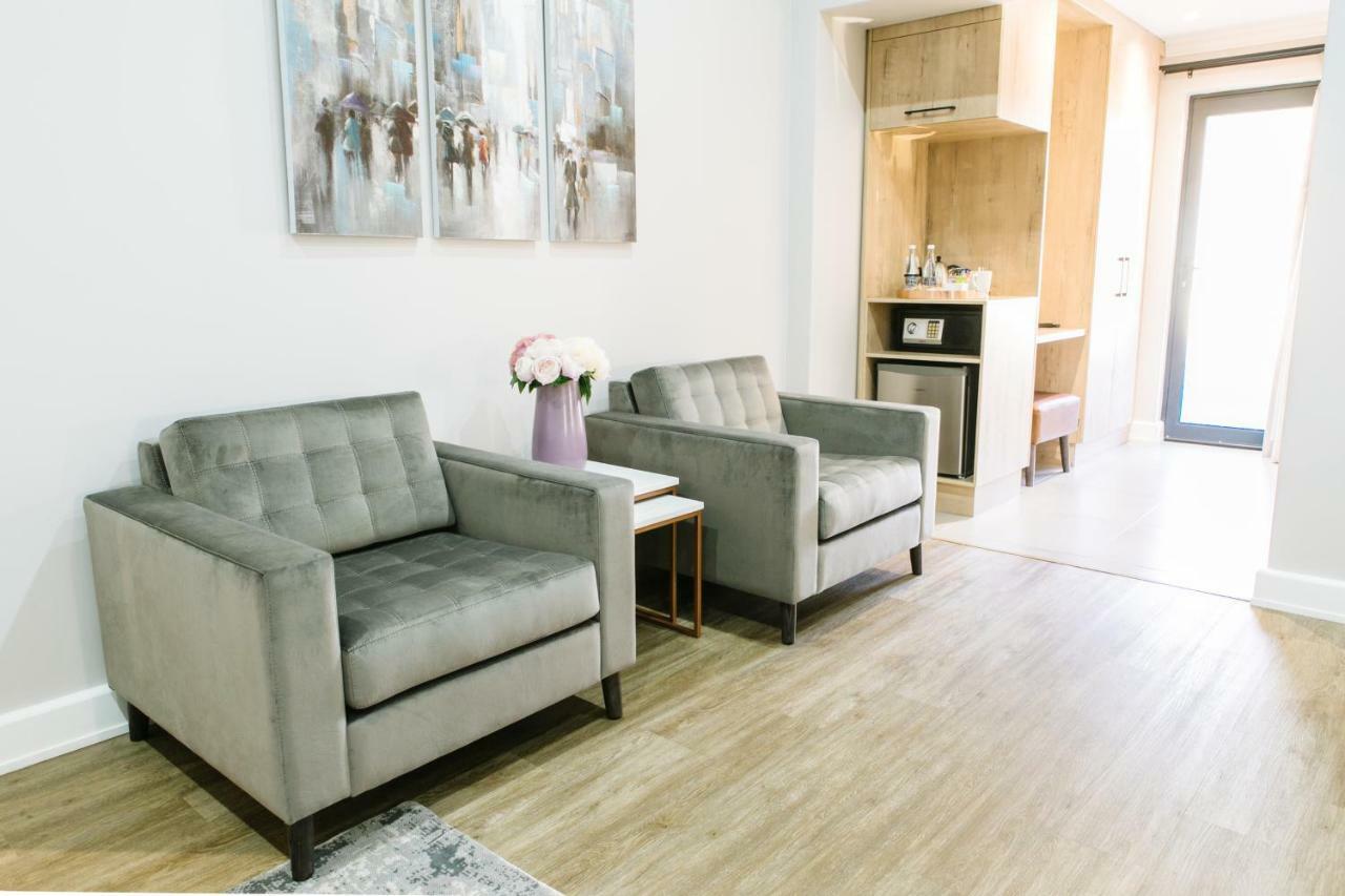 30 On Whites Guesthouse Блоемфонтейн Екстериор снимка