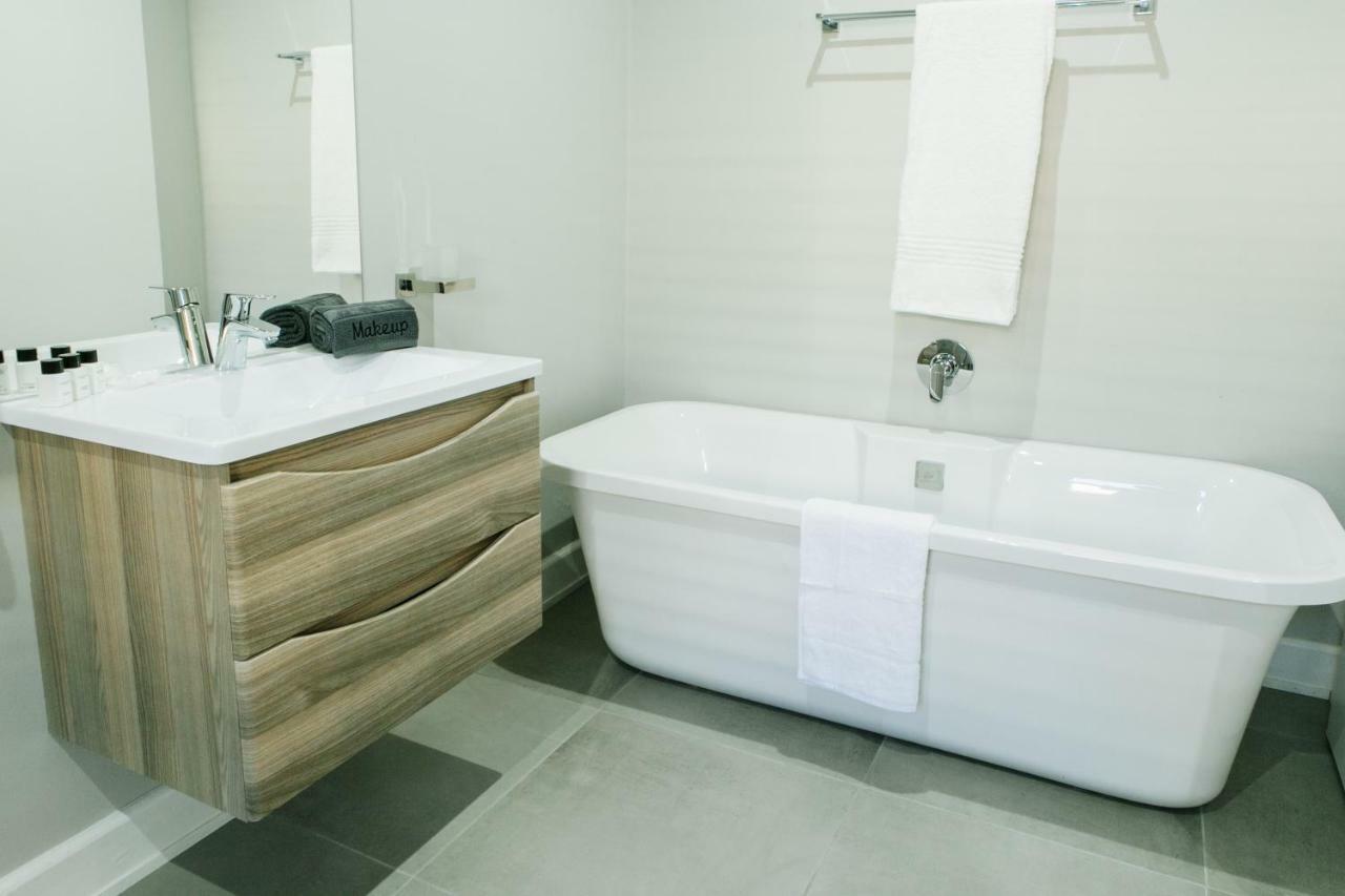 30 On Whites Guesthouse Блоемфонтейн Екстериор снимка